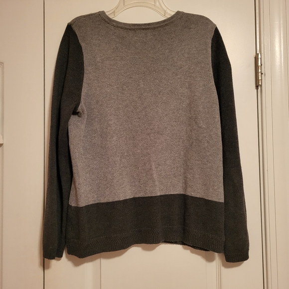 Liz Claiborne Gray Sweater with Dog Design - Picture 2 of 6